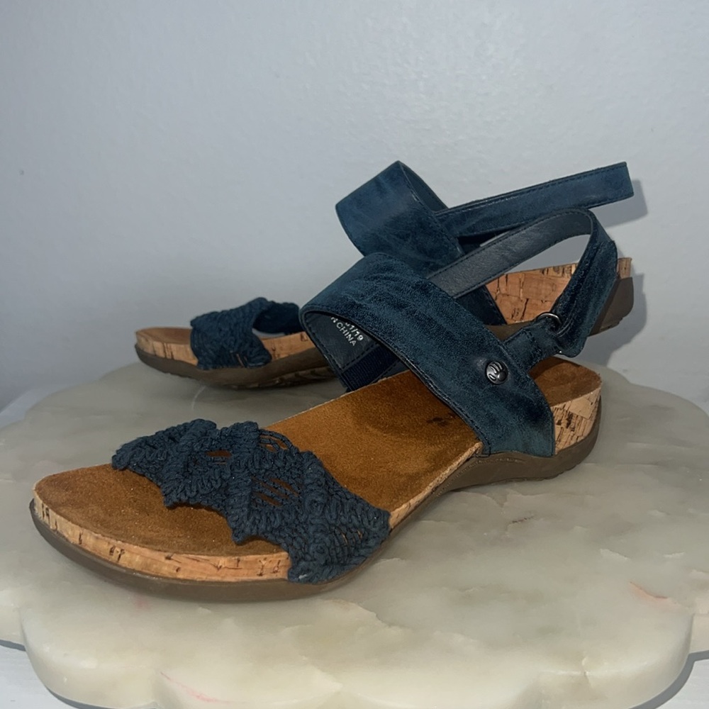 Bearpaw Emerson Slingback Sandals, Navy Blue, Sizes 8 NWT - Picture 3 of 9
